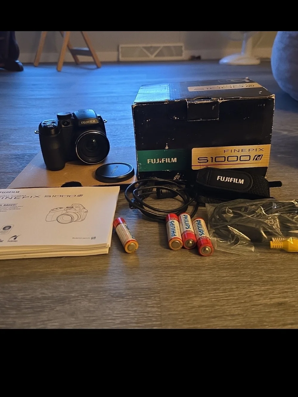Vintage Fujifilm FinePix S1000fd Compact Camera - Black